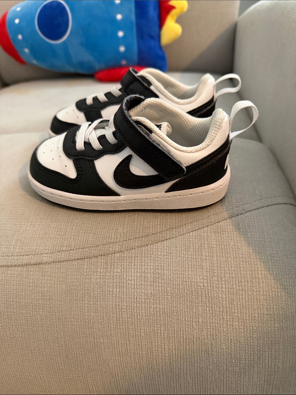 Nike Kids Black and White Low-Top Sneaker with Hook-and-Loop Strap